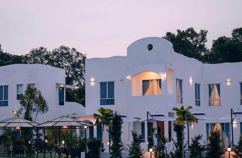 The Arjana Resort Masjid Tanah Kültér fotó